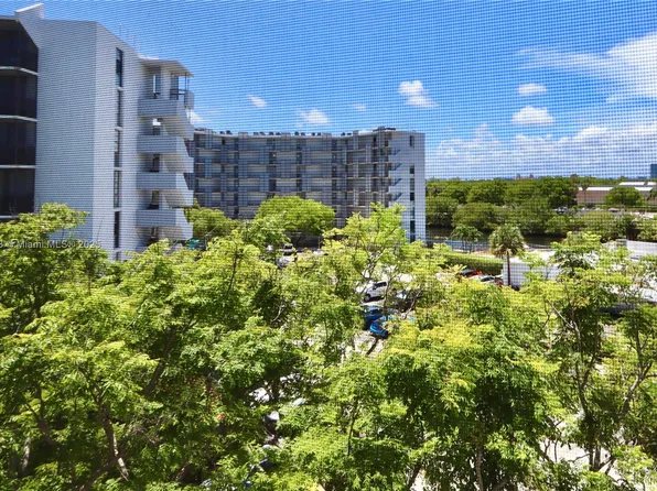 3475 N Country Club Dr APT 501, Aventura, FL 33180