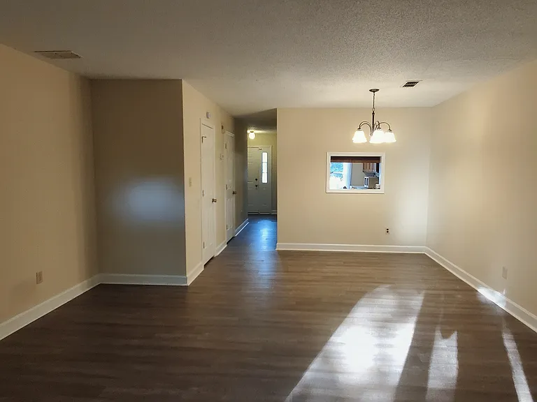 5918 King Charles Ct — Photo 6