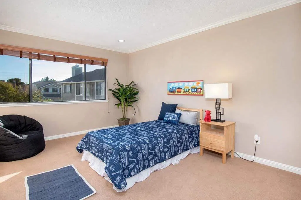 2 bed, 2.5 bath, 1350 sqft, $4,000 — Photo 4