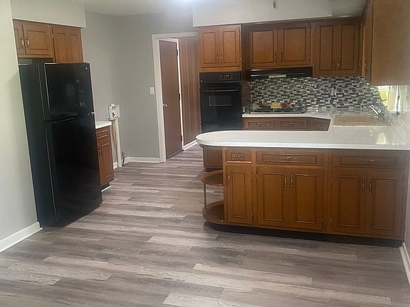 4th image of 721 Woodridge Dr