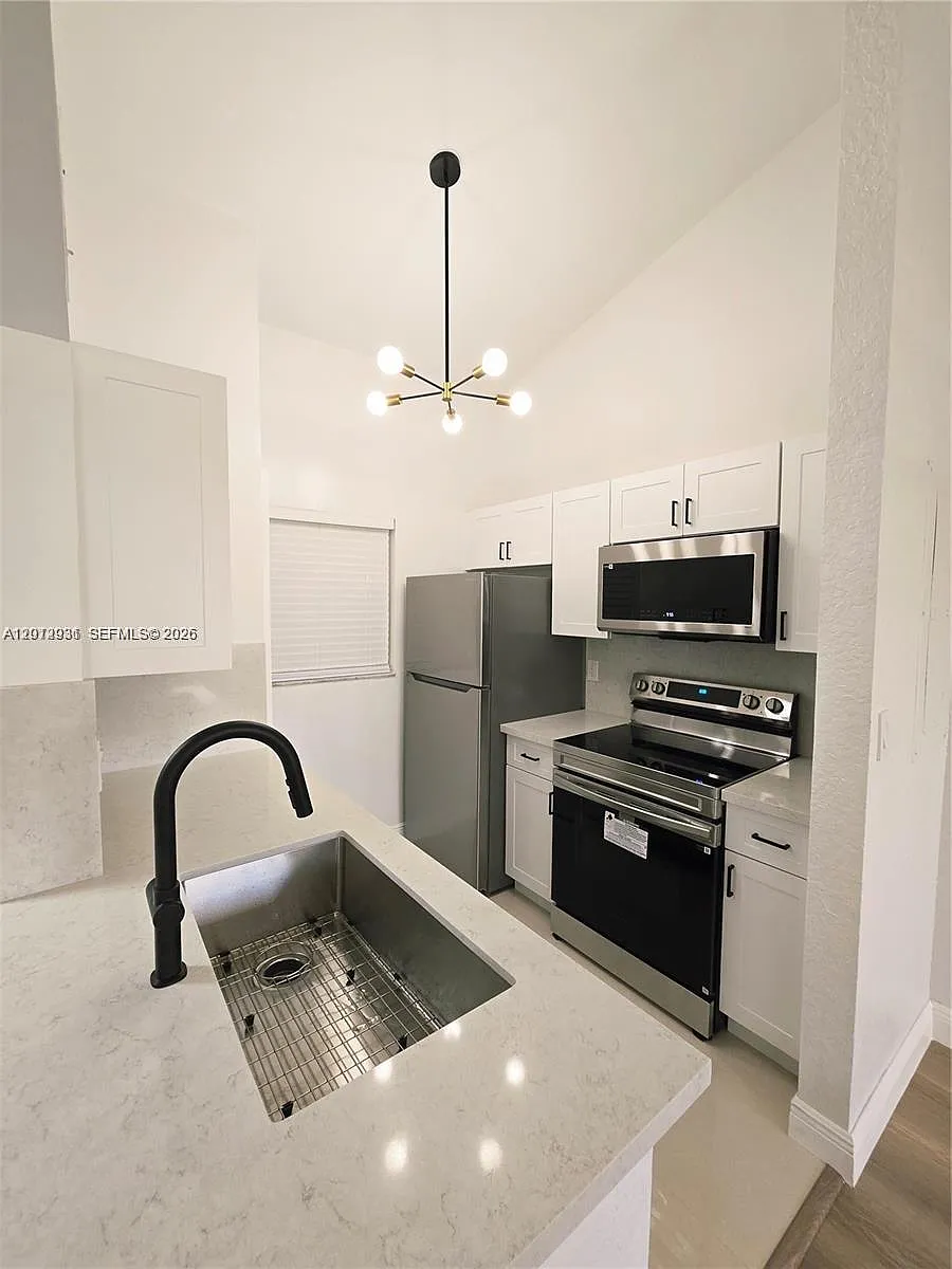 Building Photo - 2881 N Oakland Forest Dr #310