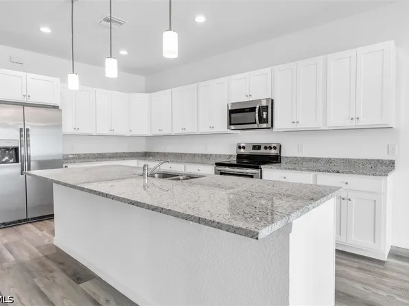 422 NE 20th Terrace Cpe, Coral, FL 33909