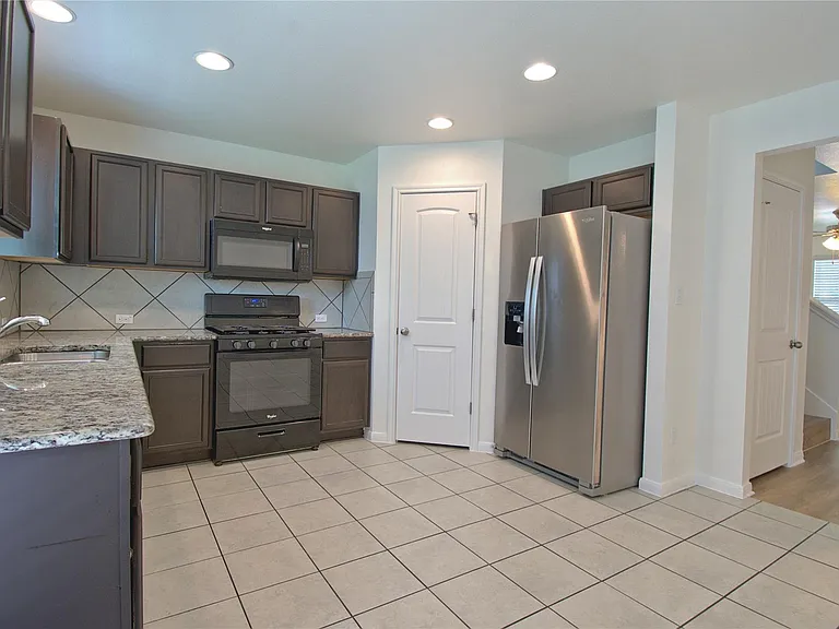 4711 Giordano Dr — Photo 8