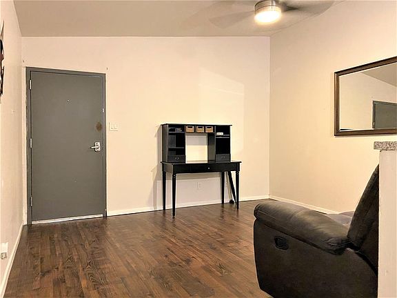 4th image of 212 Varsity Cir