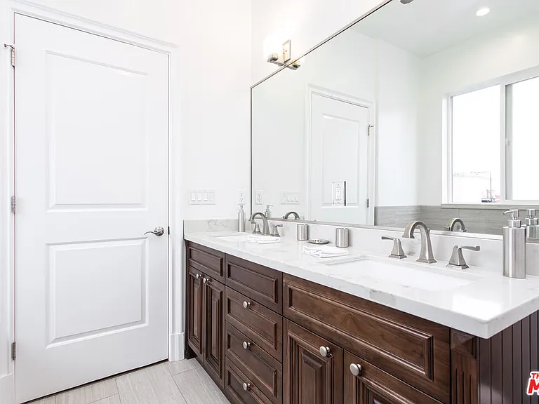 907 S Shenandoah St #302 — Photo 8