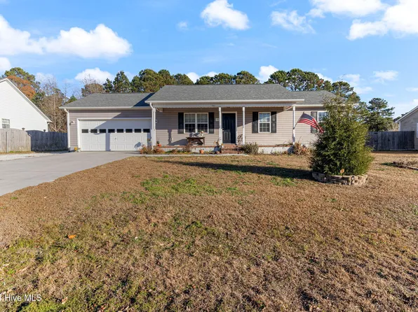 302 N Grazing Court, Sneads Ferry, NC 28460