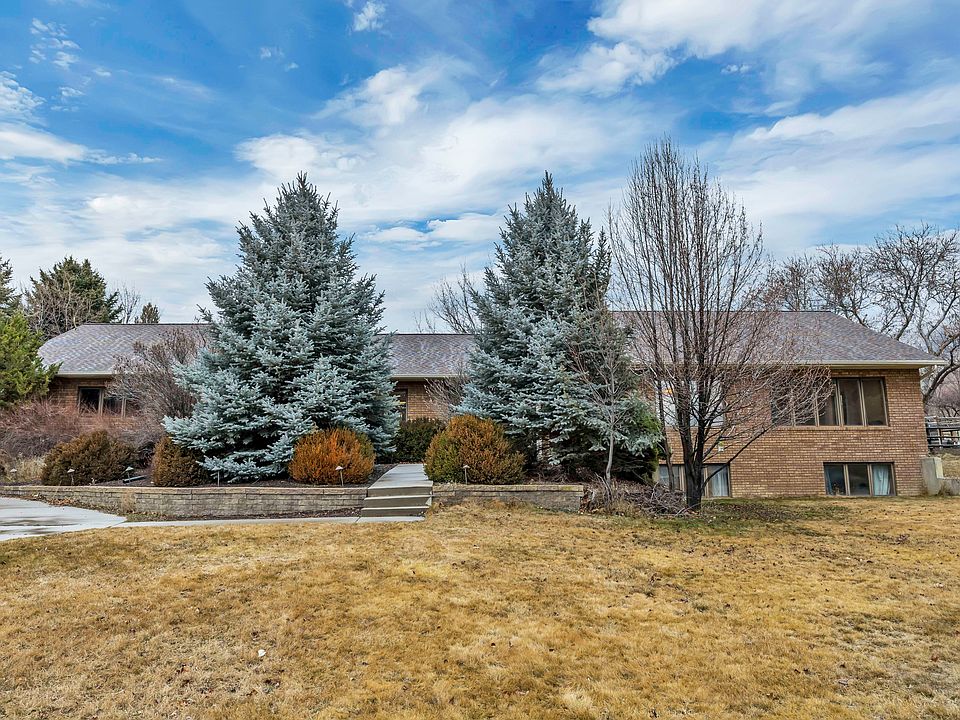 1st image of 887 E Village Way
