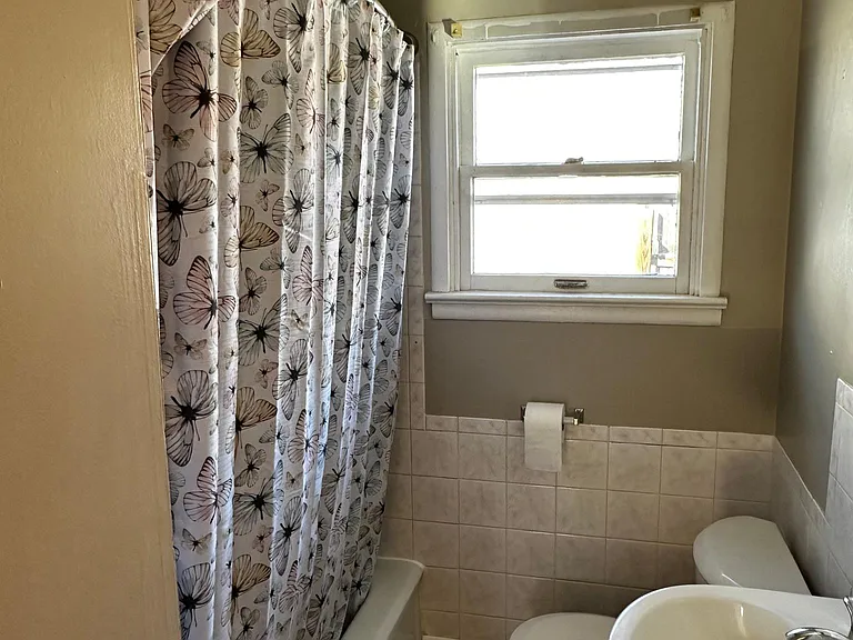 1252 Pine St — Photo 4