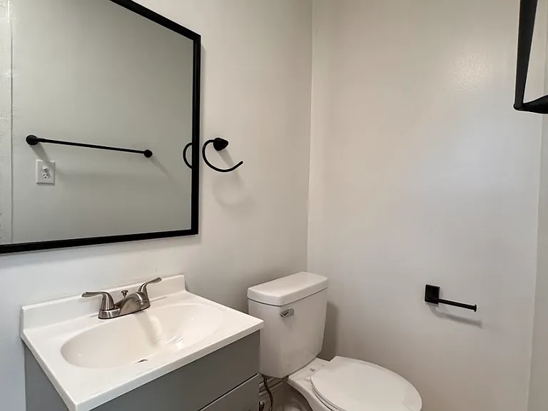 304 N Leach St — Photo 9