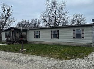 106 N George St, Beecher City, IL 62414