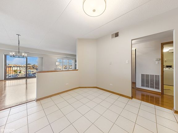 5th image of 14 S Ashland Ave APT 403