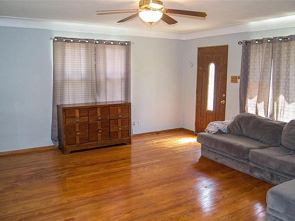 2nd image of 20 Lexington Dr