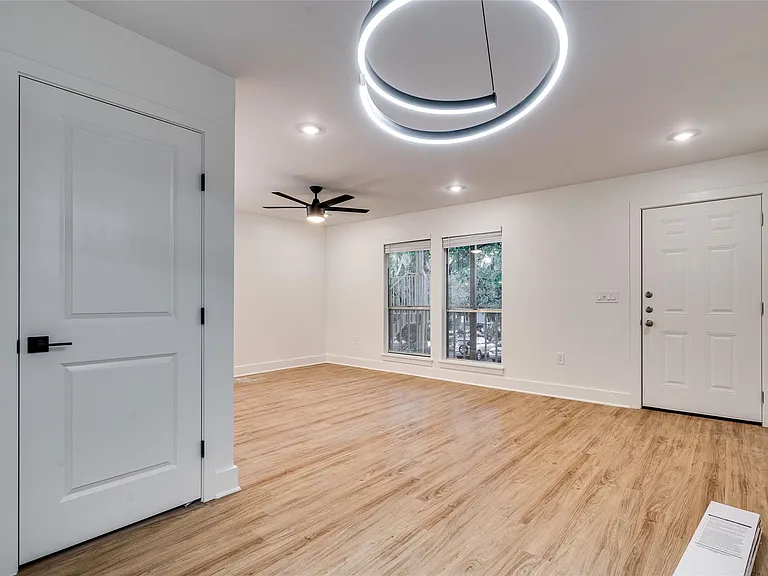 202 E 45th St #205 — Photo 9