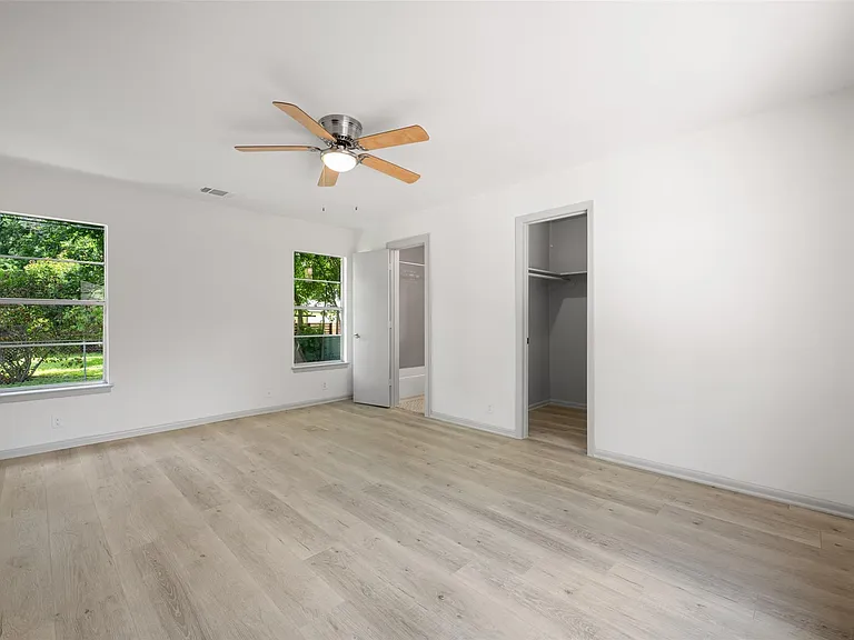1711 S Main St — Photo 18
