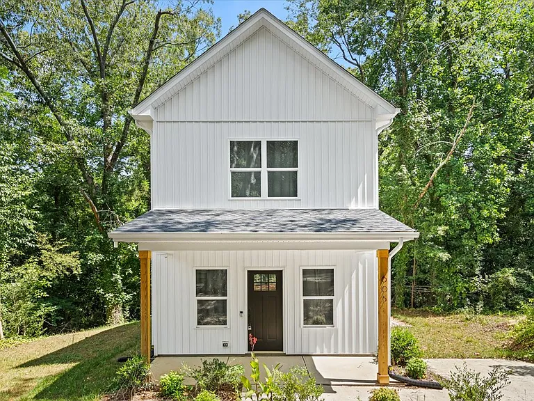 605 Poplar St — Photo 1
