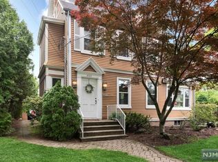 203 Oak St, Ridgewood, NJ 07450