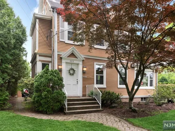 203 Oak St, Ridgewood, NJ 07450