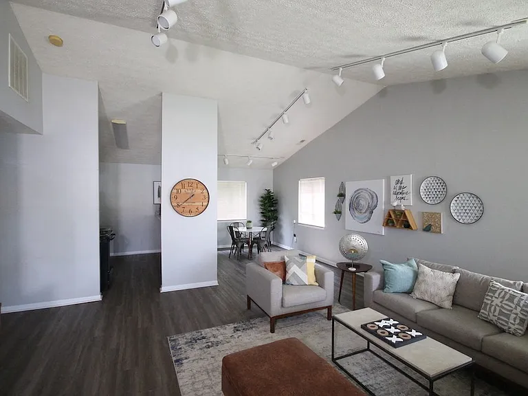 Hazelton Apartments — Photo 5