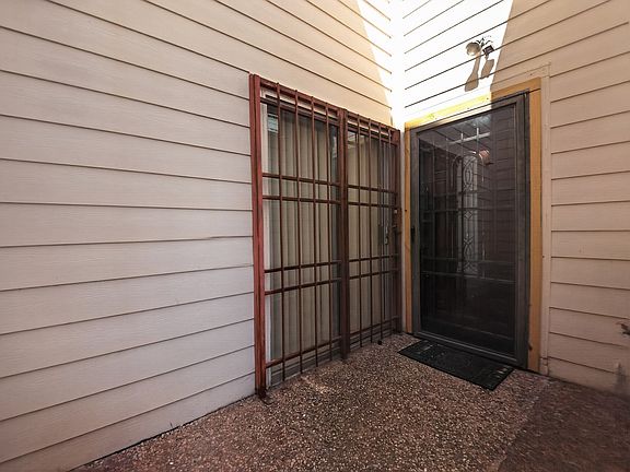 4th image of 7335 Antoine Dr