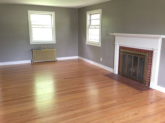 Spacious living room with fireplace