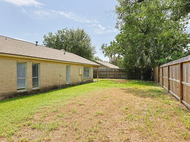 22318 Fincastle Dr — Photo 38