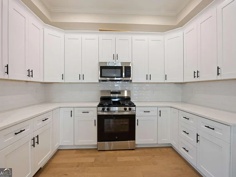 360 Ansley Dr — Photo 14