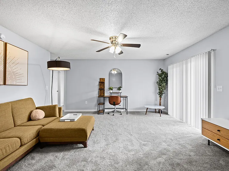Crown Point at Kingsport Drive — Photo 73