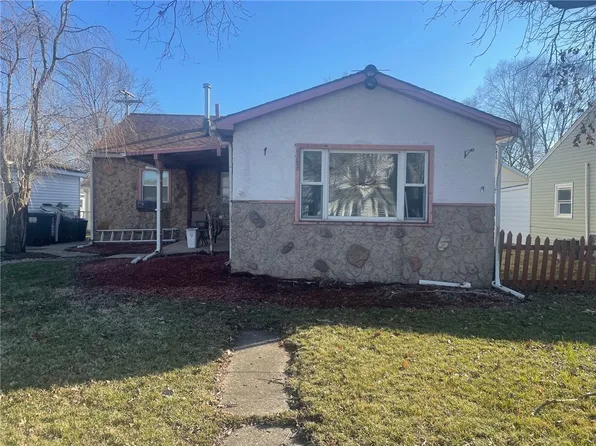 1101 S Lawn Dr, Mattoon, IL 61938