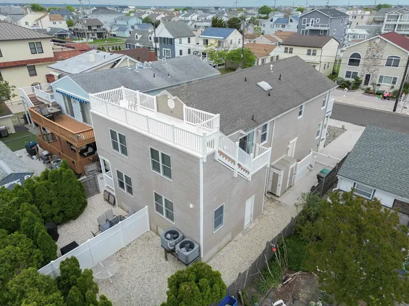 322 40th St S #B, Brigantine, NJ 08203