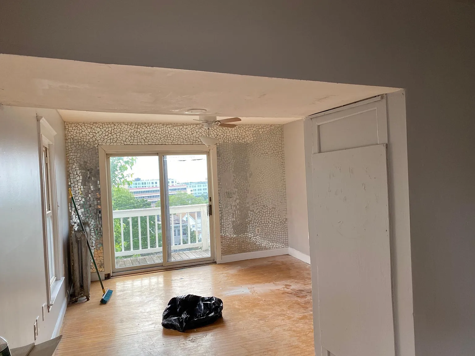 4 bed, 1350 sqft, $4,200 — Photo 4