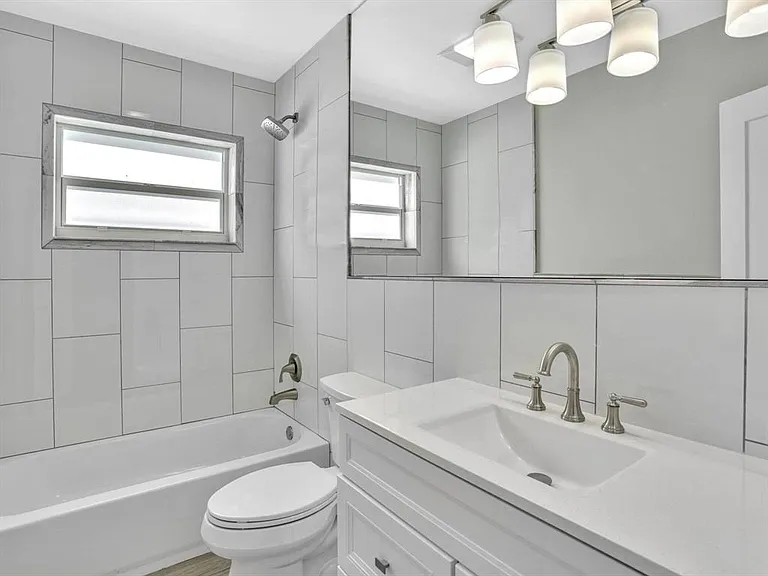 541 NE 18th St #541 — Photo 8