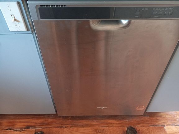 dishwasher on back side if island to the right of the sink