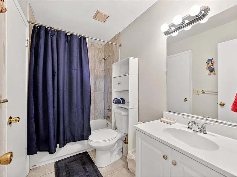 1300 Woodman Way — Photo 8