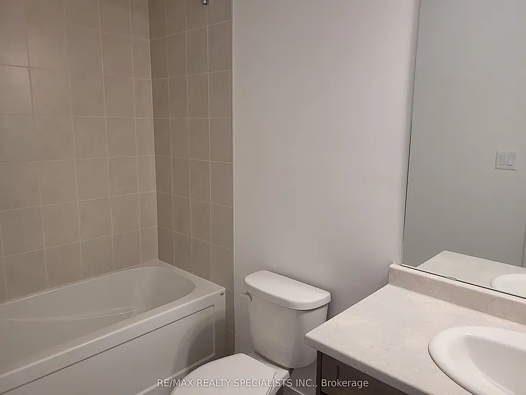 120 Court Dr #4 — Photo 16
