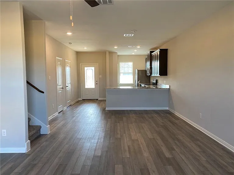 297 Mount Vernon Way — Photo 5