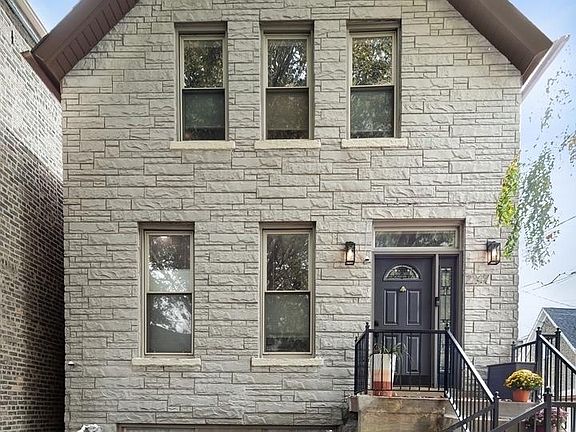 2nd image of 2247 W Shakespeare Ave #G
