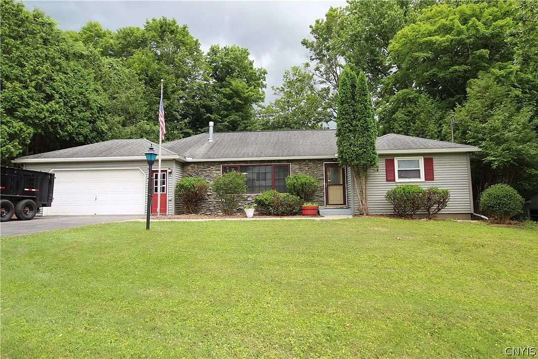 3 bed, 1.5 bath, 1721 sqft, $2,900 — Photo 1