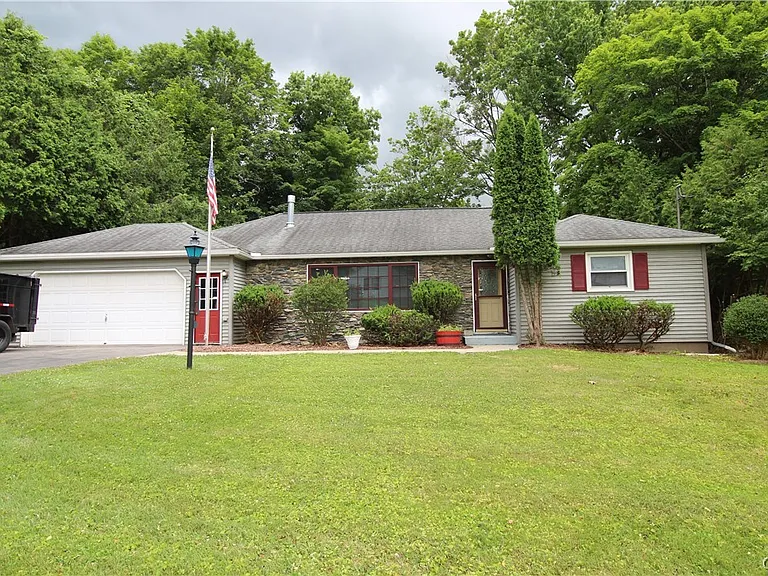 24 Forest Rd — Photo 1