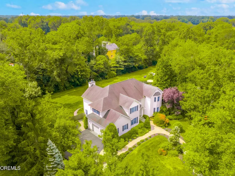 1577 Country Club Ln — Photo 10