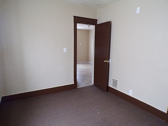 4th image of 2320 Niagara St #2