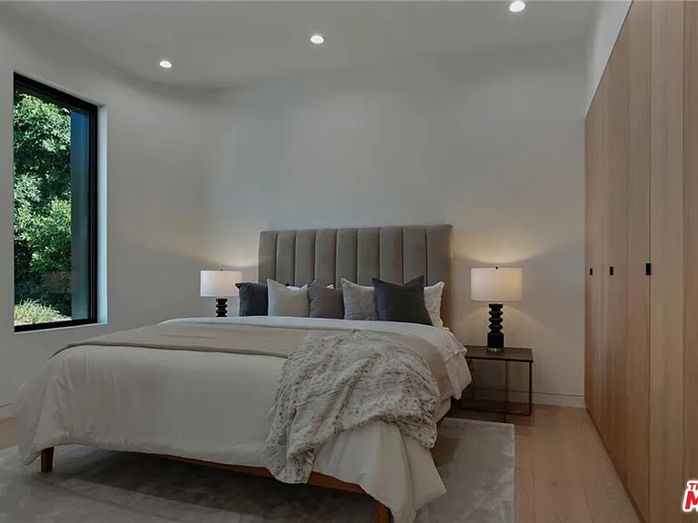 4939 Petit Ave — Photo 53