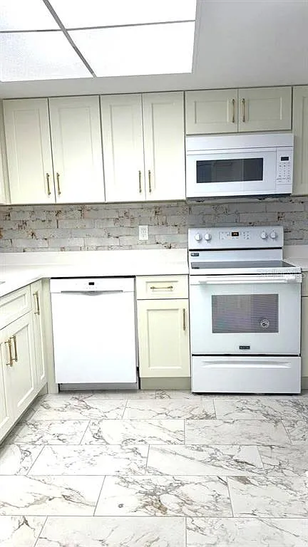 2 bed, 2.0 bath, 1230 sqft, $2,300 — Photo 2