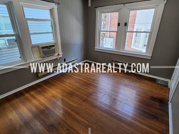 4th image of 1123-1125 W 40th St #2E