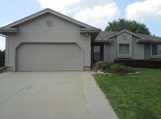 2714 Alberta Ave, Bellevue, NE 68147