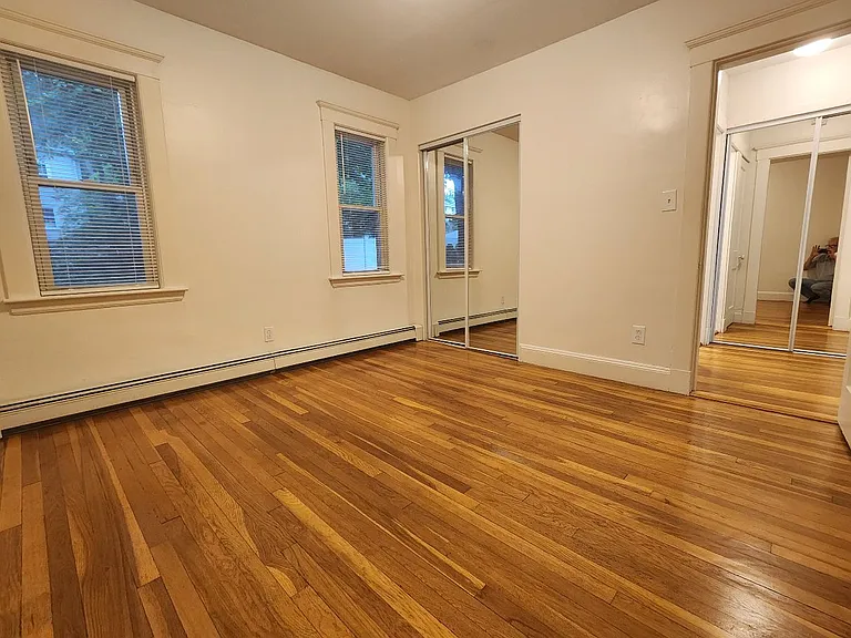 198 Everett St — Photo 5