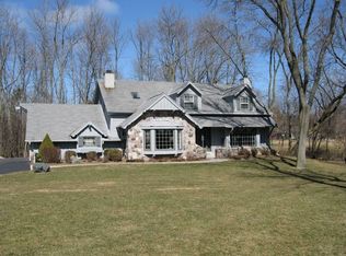 502 W Mequon Rd, Mequon, WI 53092