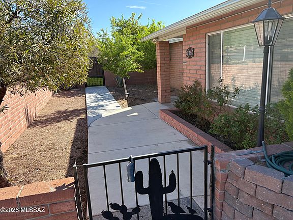 2nd image of 1661 W Cascabella Dr