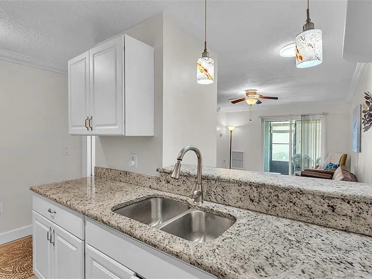900 Avenue Z SE #A3 — Photo 6