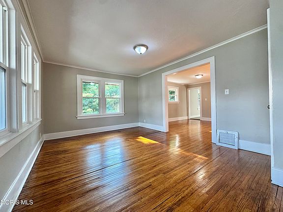 3rd image of 1117 Nevada St
