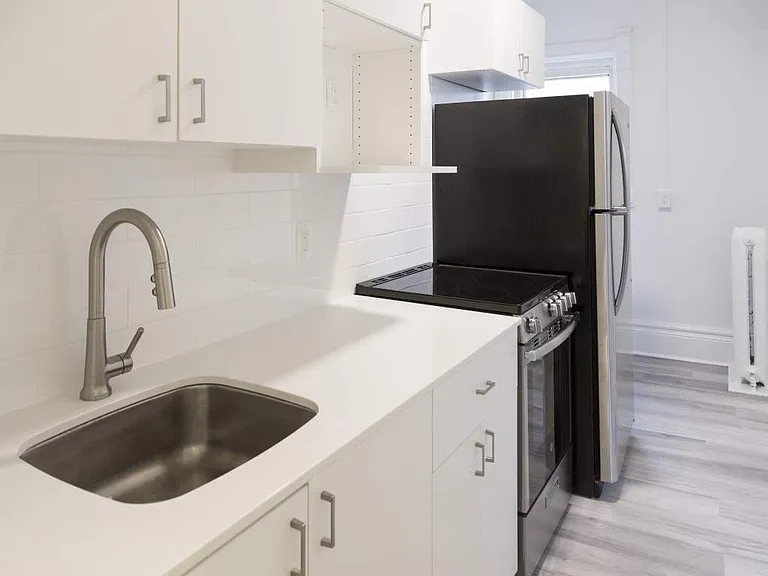 44 Weber St W — Photo 8